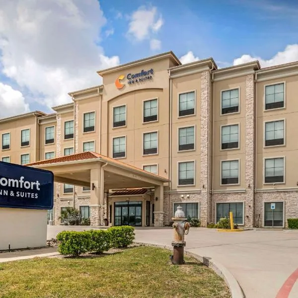 Comfort Inn & Suites Fort Worth - Fossil Creek，位于Richland Hills的酒店