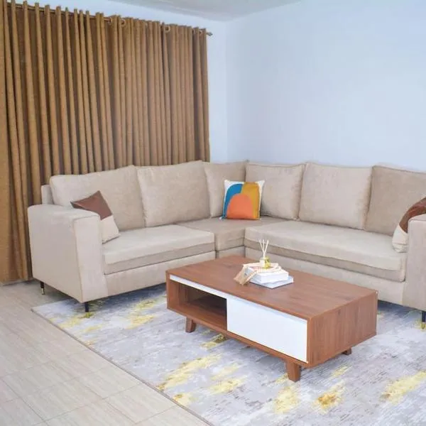 Comfy, stylish, and family-friendly apartment in Karatina Town，位于Karatina的酒店