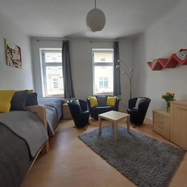 Schöne Zwei-Zimmer-Wohnung "W2" mit 4 Einzelbetten und WLAN in Zwenkau bei Leipzig im Neuseenland，位于茨文考的酒店