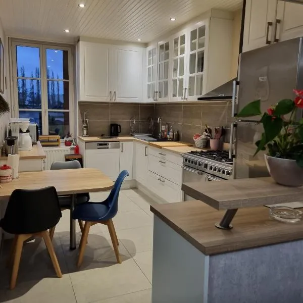 Grande Villa familiale Maison La Mirabelle Saulieu,位于索略的酒店