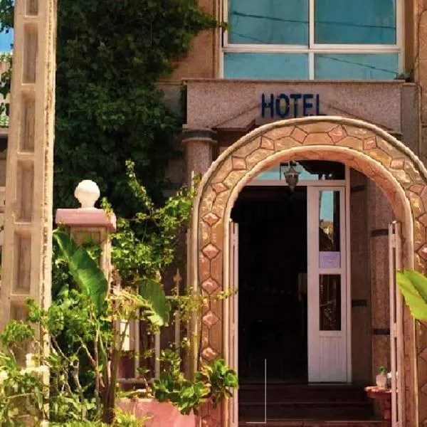 Hôtel ALMUNECAR，位于Tirhanimîne的酒店