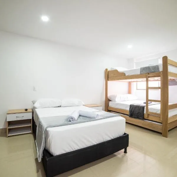 Tu Refugio Acogedor en el corazón de Medellín Hab Privada A，位于麦德林的酒店