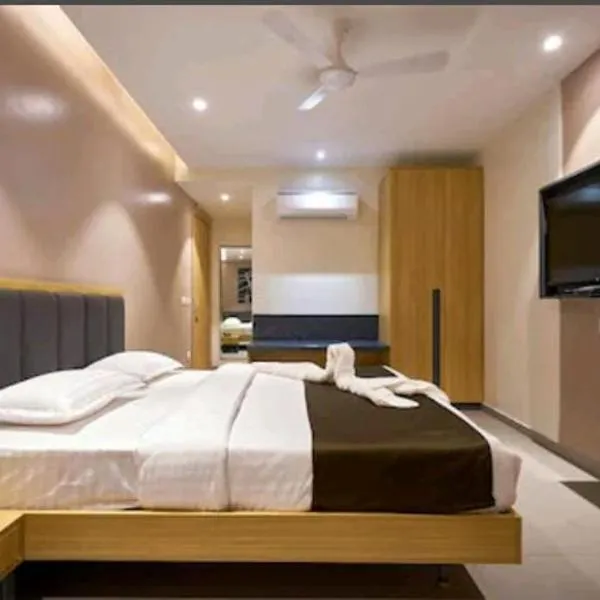 Elite Inn, Kolhapur, 100 Mts from Railway Station，位于Alta的酒店