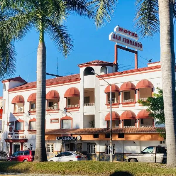 Hotel San Fernando Ciudad Valles，位于El Cipatliao的酒店