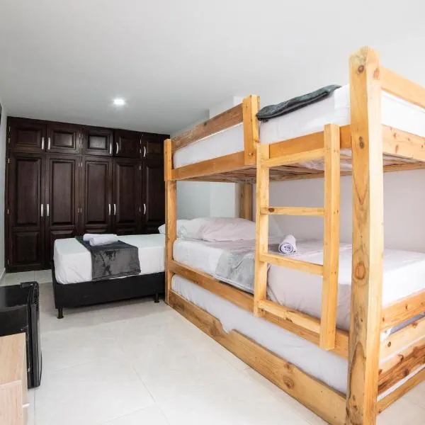 Alojamiento en el corazón de Medellín Hab Privada B，位于麦德林的酒店