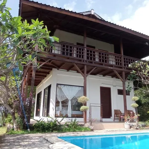 Maluk House 2 bedrooms，位于Taliwang的酒店