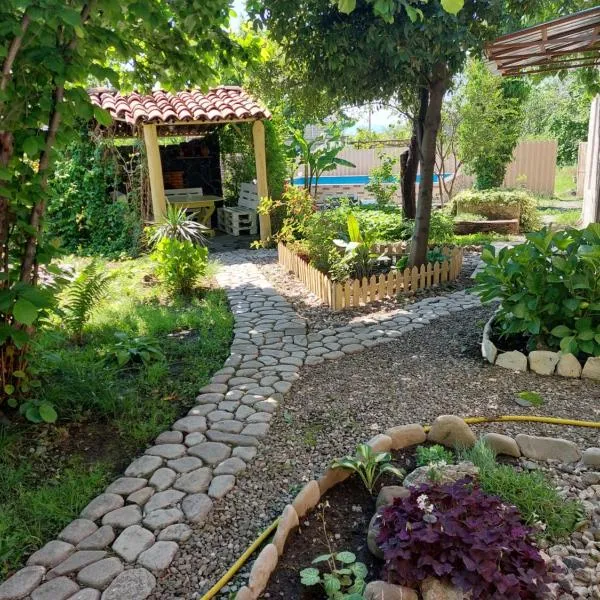 Guesthouse Cottage，位于克瓦雷利的酒店