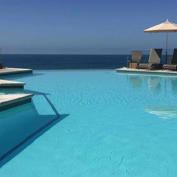 The Dolphins Ocean Front-Beach 2 BR 2Bth，位于罗萨里托的酒店