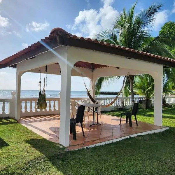 Casa de Campo, frente a la playa Skybluebyguanche，位于Río Piedra的酒店