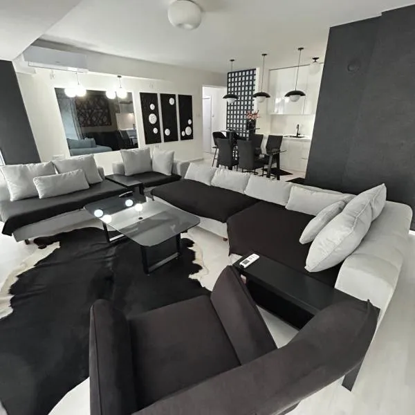 Sandev apartments Black&White，位于什蒂普的酒店