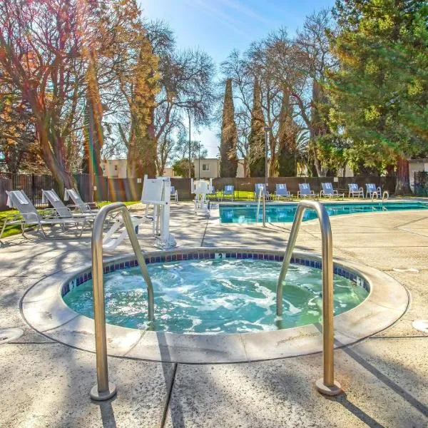 Lions Gate Hotel，位于萨克拉门托的酒店