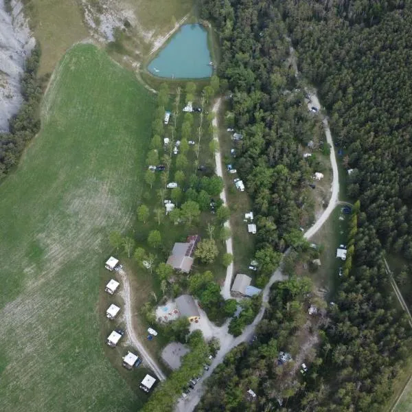 Camping du Villard，位于Thorame-Basse的酒店
