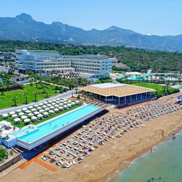 Acapulco Resort Hotel，位于Ayios Yeoryios的酒店