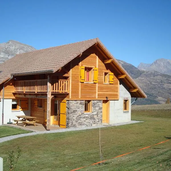 Les Chalets du Choumeau，位于圣雷热雷梅累兹的酒店