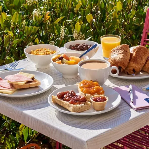 Kyriad Direct Mont De Marsan - St Avit，位于Saint-Avit的酒店