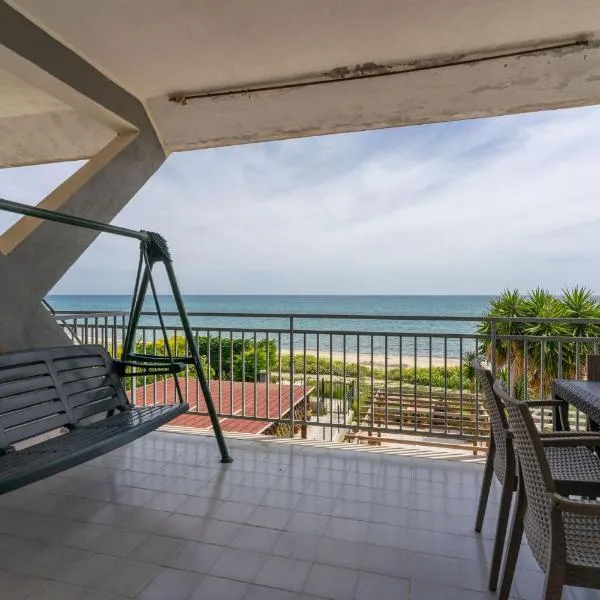 SEAFRONT SUITE 5 Stars - Comfortable Apartment，位于Marina di Strongoli的酒店