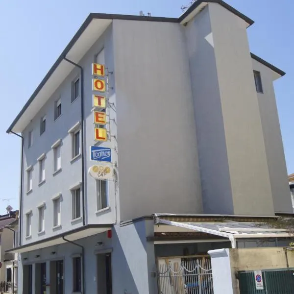 托侬酒店，位于Grado-Pineta的酒店