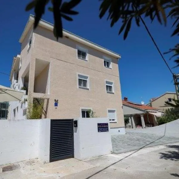 Villa Anabella I，位于扎达尔的酒店