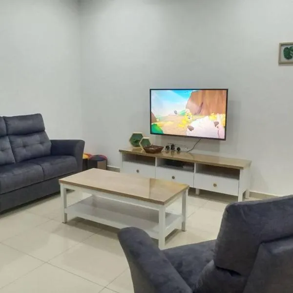 Sakura homestay 5 bedrooms - Spring Lopeng 14 pax，位于米里的酒店