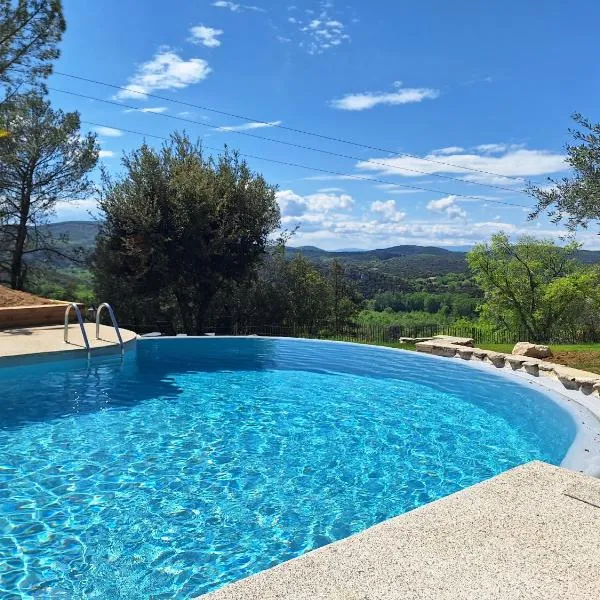 Hôtel restaurant Clos des Sullys，位于Montclus的酒店