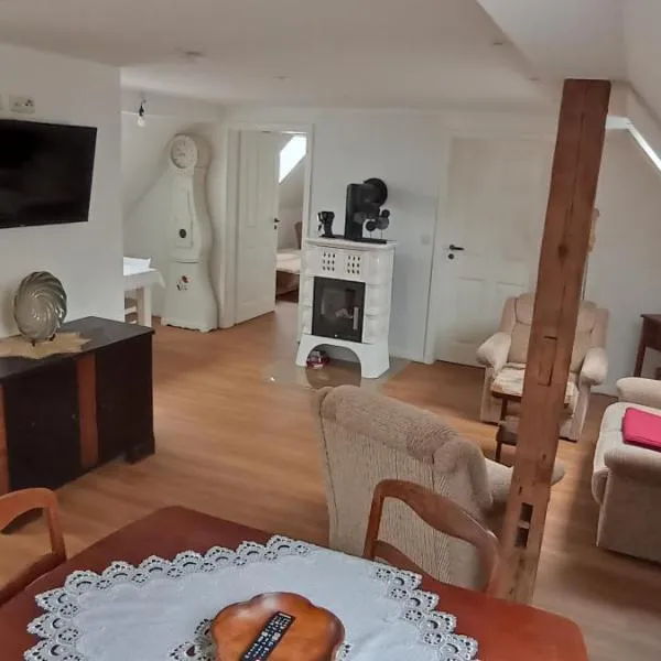 Gemütliche Wohnung am Wald，位于Loosen的酒店