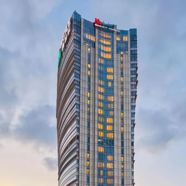 上海雅居乐万豪侯爵酒店，位于花木的酒店