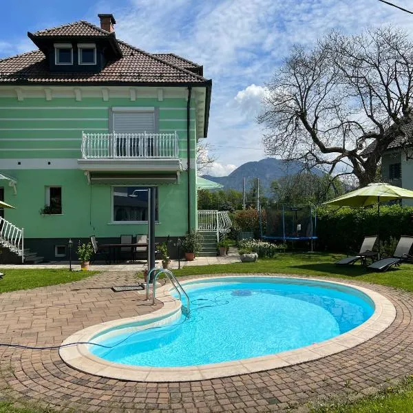 Vila Lesce with heated outdoor pool，位于勒什的酒店