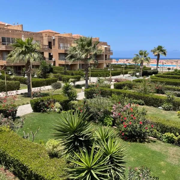 396 Blumar Chalet North Coast Sidi-abdelrahman families & couples only，位于阿莱曼的酒店