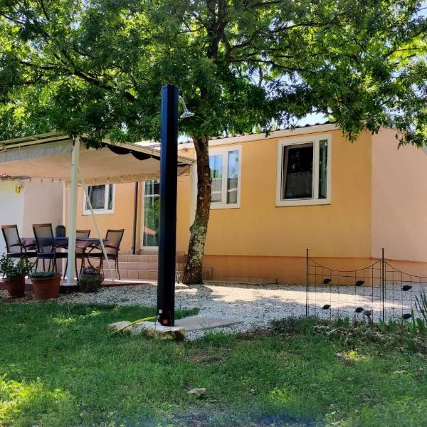 Tiny house Dora，位于马尔卡纳的酒店