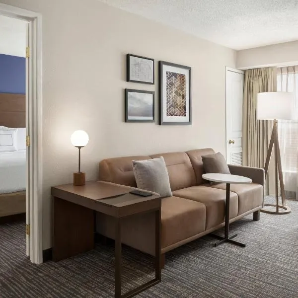 堪萨斯城独立莱斯登旅馆，位于蓝溪市的酒店