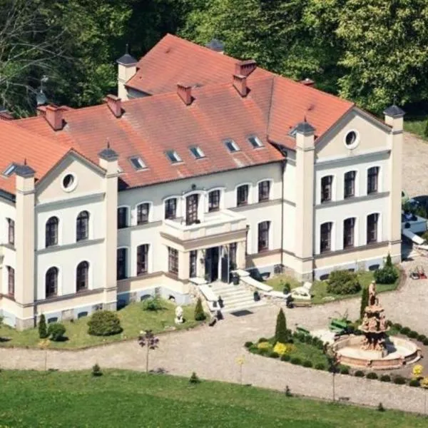 Pałac SŁONOWICE，位于Sławoborze的酒店