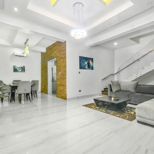 Gorgeous Short-let Apartment Lekki，位于Iranla的酒店