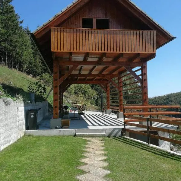 Glamping APARTMA NA KOZOLCU，位于Trbovlje的酒店