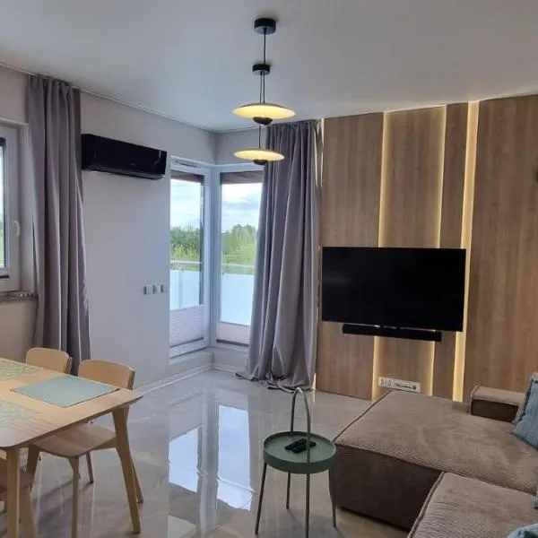 62m2 Apartament PREMIUM Łąki i Pola, ELEKTRYCZNE ROLETY, KLIMATYZACJA, GARAŻ, ŁADOWARKA AUT ELEKTRYCZNYCH，位于苏瓦乌基的酒店