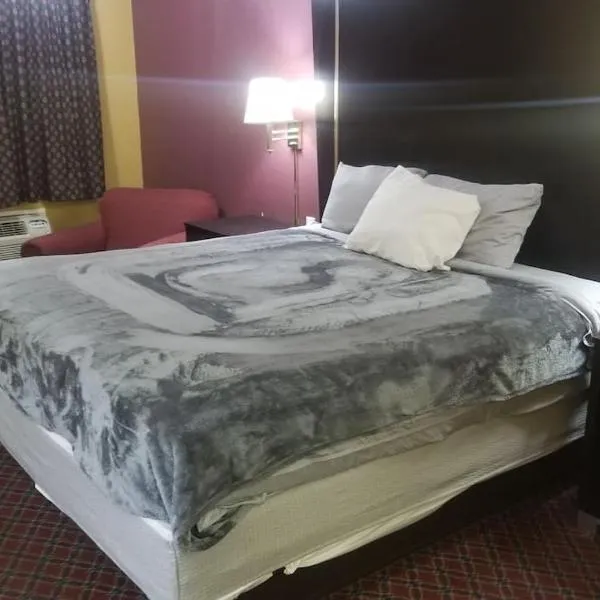 OSU 2 Queen Beds Hotel Room 209 Wi-Fi Hot Tub Booking，位于斯蒂尔沃特的酒店