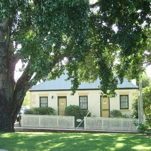 Bridge Cottage Sargeants & Armoury Cottages 1823，位于Campania的酒店