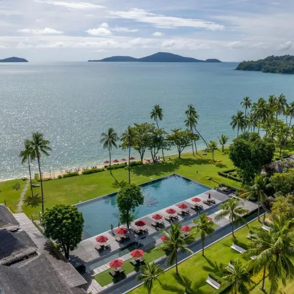 The Vijitt Resort Phuket - SHA Extra Plus，位于拉威海滩的酒店