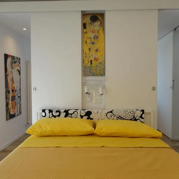 CASA KLIMT vicinissima al mare parcheggio privato gratuito se disponibile，位于佩斯卡拉的酒店