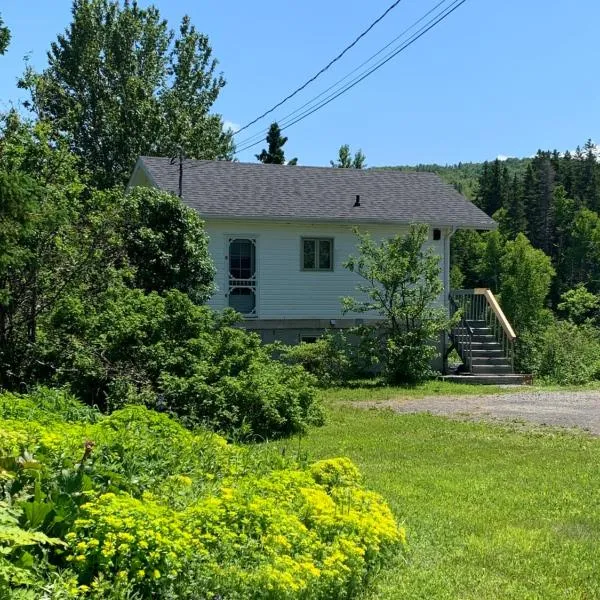 Chalets les chanterelles de Forillon，位于L’Anse-au-Griffon的酒店