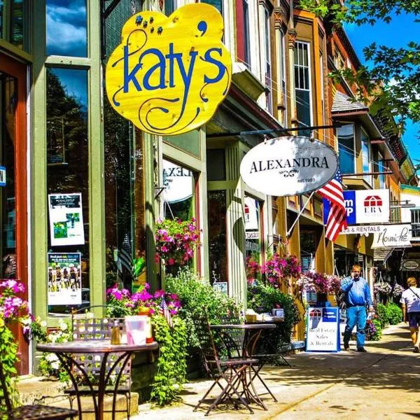 Chair Lift Lodge- Best Location in EVL Village!，位于埃利科特维尔的酒店