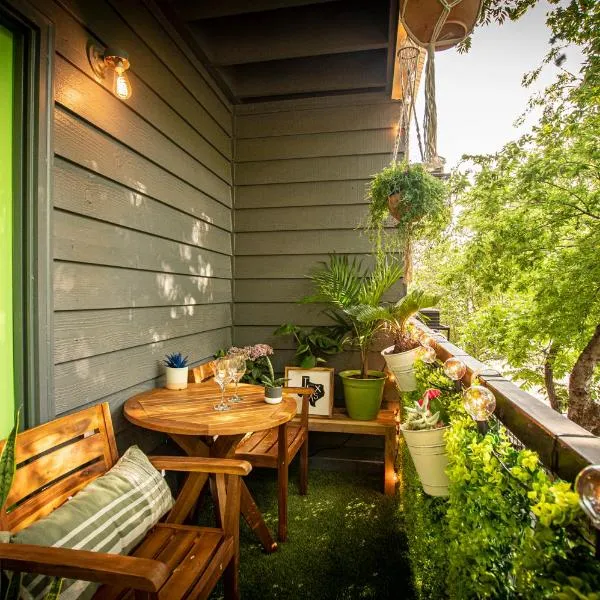 Lush, Enchanting Austin Oasis!，位于奥斯汀的酒店