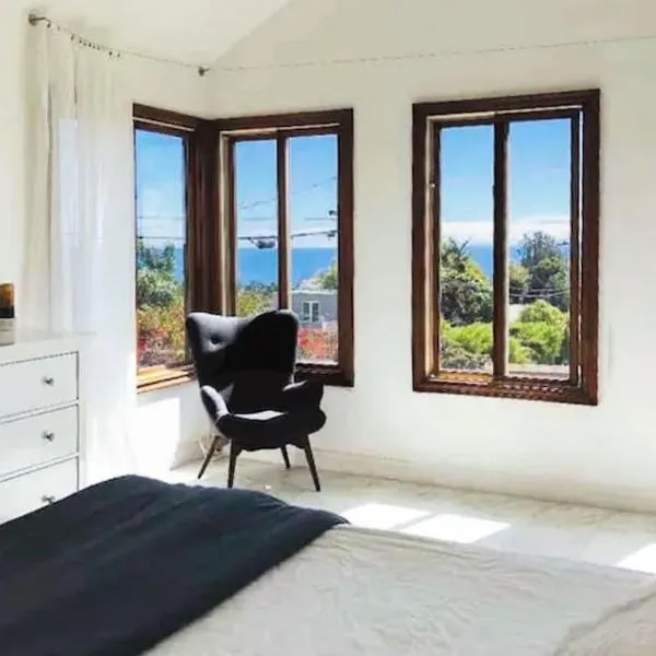 Malibu Ocean Villa with King Bed, Hot Tub, Beach, BBQ，位于马里布的酒店