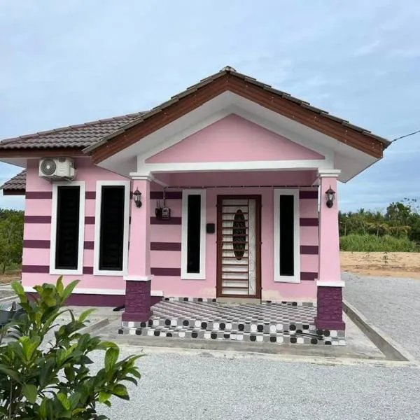 Homestay Armand Pengkalan Balak Melaka，位于Kampong Pantai Ayer Hitam的酒店