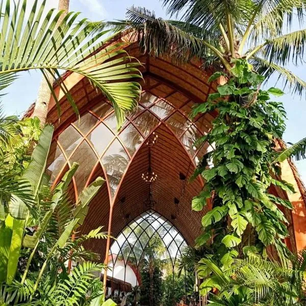 Tropical Temple Siargao Resort，位于Catangnan的酒店