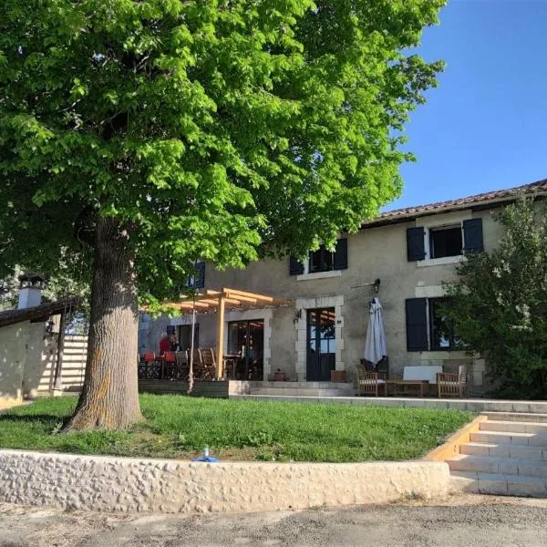 Maison d hôtes Casa Sana，位于Bors-de-Montmoreau的酒店