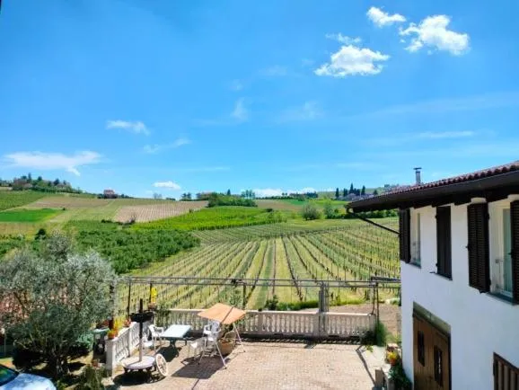 Cascina Cantaret Agriturismo，位于阿利亚诺泰尔梅的酒店