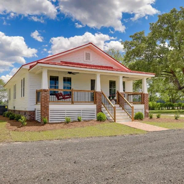 New Bern Vacation Rental on Farm with Fire Pit!，位于新伯尔尼的酒店