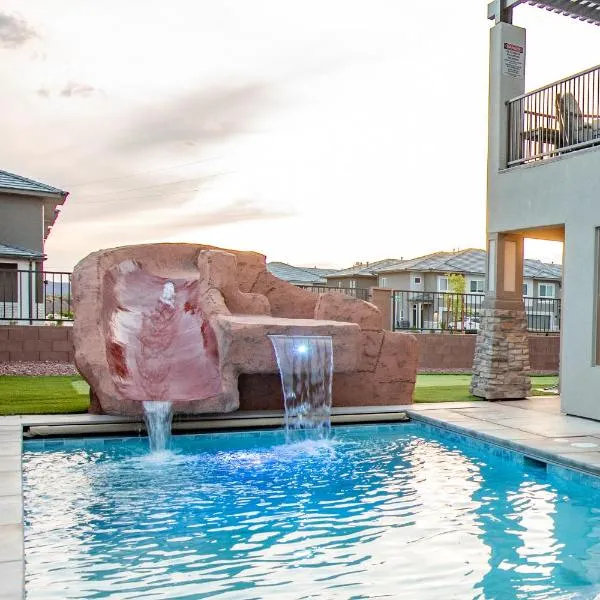 The Pad Spacious Luxury Retreat Sleeps 23, Private Pool, Spa, Game Room and More，位于哈里肯的酒店