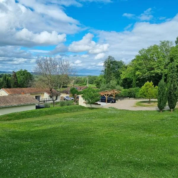 Appartement cosy sur les Coteaux - à 10 min de Saint-Emilion，位于Sainte-Florence的酒店