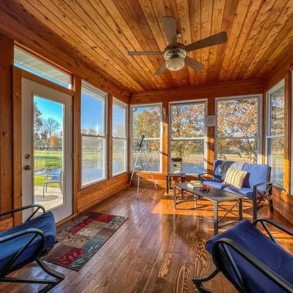Charming Lake Geneva, Wisconsin 3BR/2Bath Home - Shagbark Waters，位于日内瓦湖的酒店